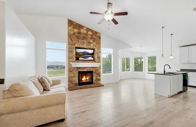 5 bed, 2876 sqft, $2,600 — Photo 4