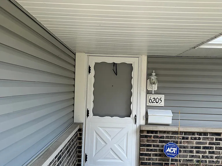 6205 Kit Carson Dr — Photo 1