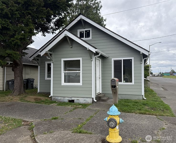 2nd image of 619 27th Street