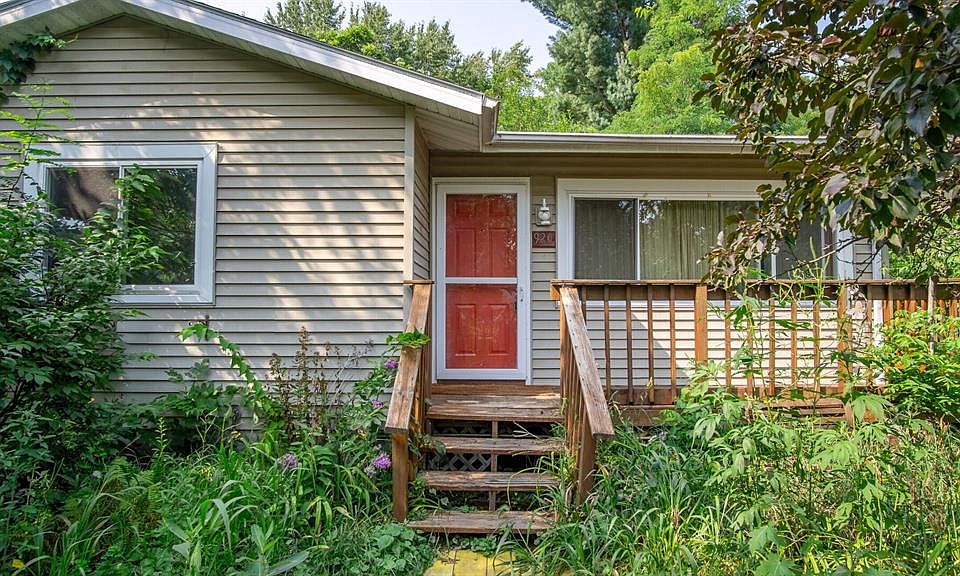 1st image of 920 Cedar Street