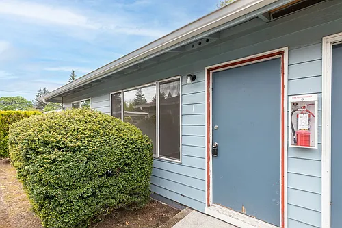 15631 NE Glisan St. Photo 1