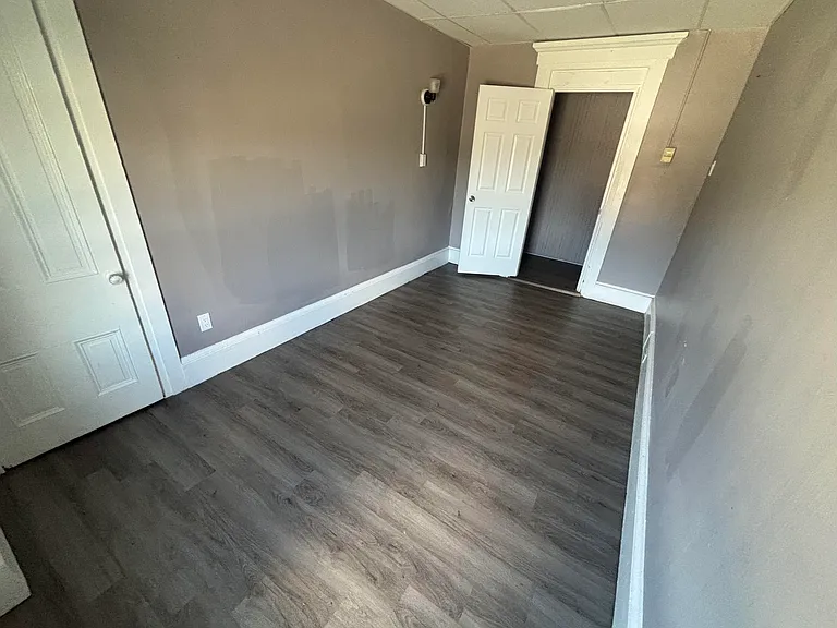 409 W Broad St #5 — Photo 5