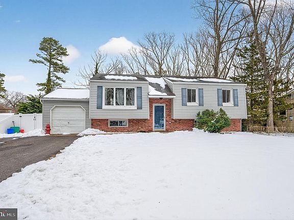 2nd image of 504 Ridgewood Ter