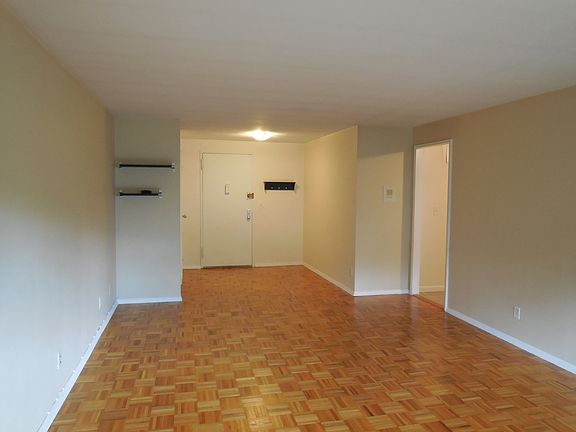 4th image of 412 Benedict Ave APT 6A