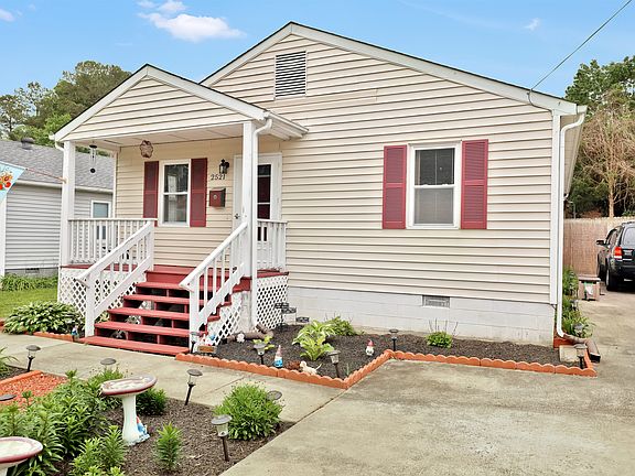 3rd image of 2521 Parkside Ave