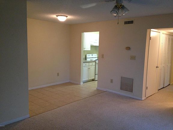 5th image of 3590 Sable Palm Ln Unit D