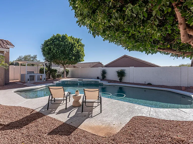 4707 E Robin Ln — Photo 3