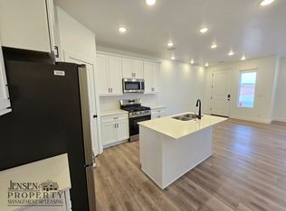 915 W Boxthorn Dr, Saint George, UT 84790