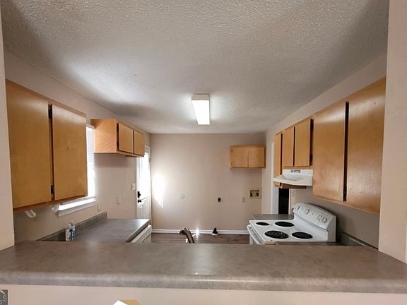 2nd image of 1323 Crawford St