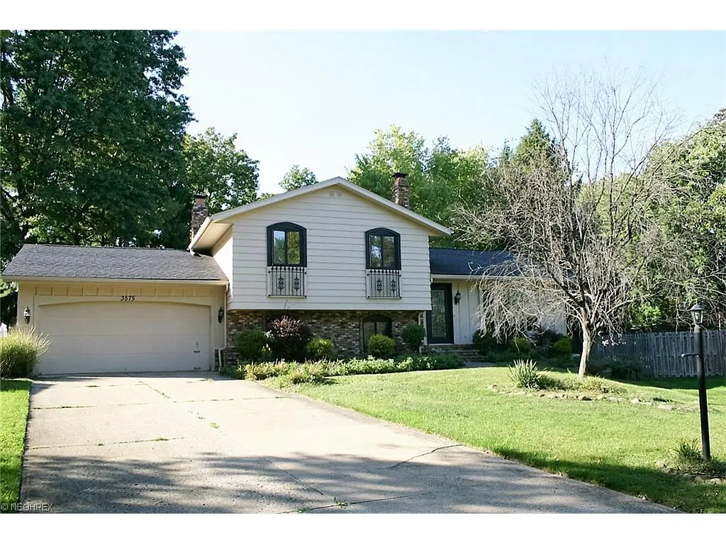 3575 Loma Ln photo 1