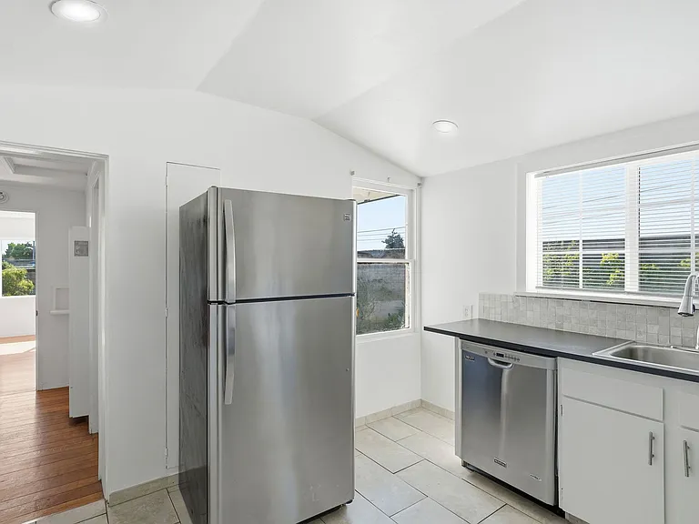 1534 Mariposa St #1534 — Photo 7