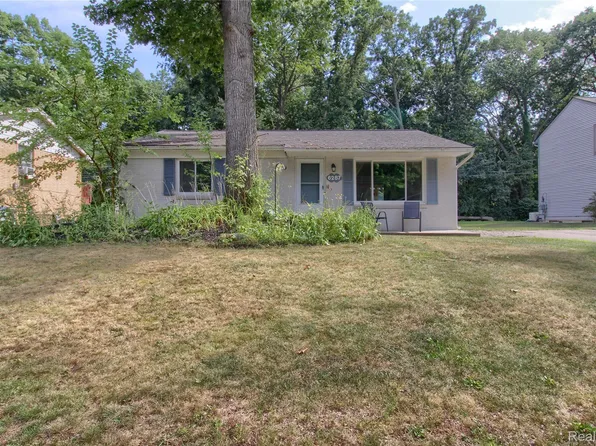 6287 Baldwin Cir, Brighton, MI 48116