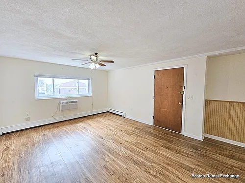 Beautiful Sunny Modern Renovated 2 Bed! Heat & Pkg Incl! Cat Ok! At Malden, Ma — Photo 1