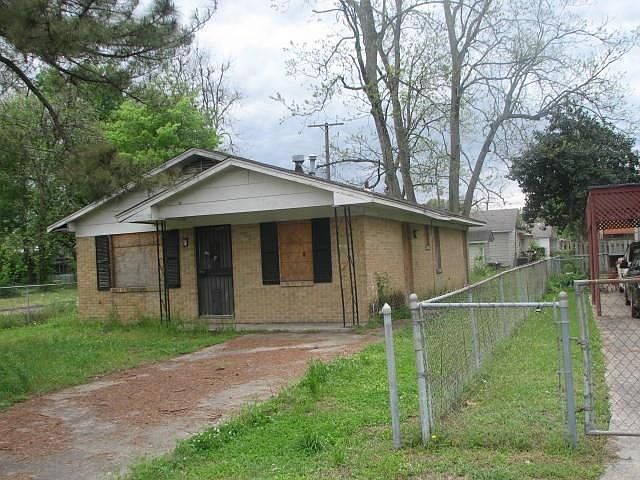 2nd image of 402 N 9th St