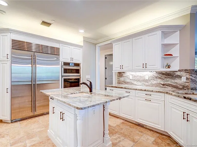 1528 NE Outrigger Landings Dr #208 — Photo 31