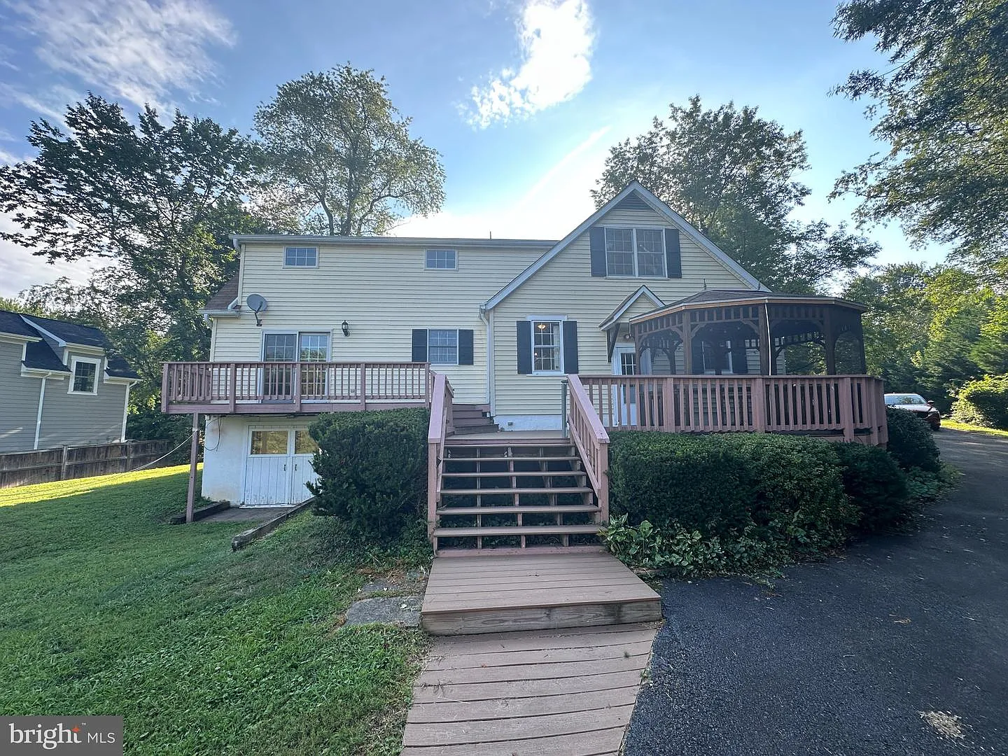 3 bed, 3.0 bath, 2172 sqft, $3,950 — Photo 3
