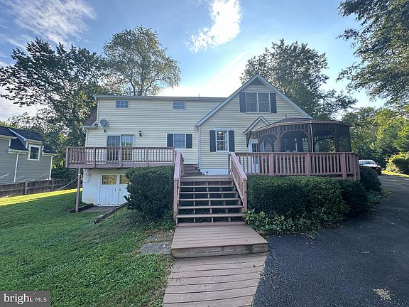 3rd image of 1832 Birch Rd
