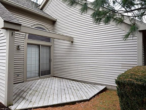 3rd image of 209 S Aspen Ct Unit 6