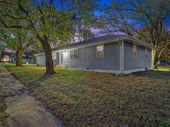 204 E 3rd Ave, Eskridge, KS 66423