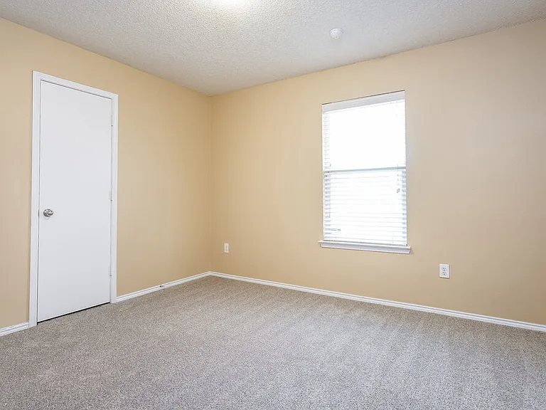 705 Pine Hollow Dr — Photo 14