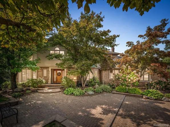 2485 Hunters Pond, Bloomfield Hills, MI 48304