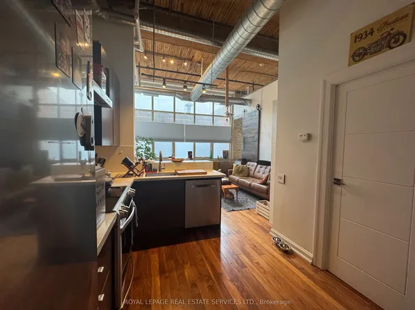 736 Dundas St E Unit 203, Toronto, ON M5A 2C5