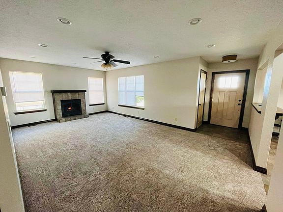 4th image of 2332 S Pearl Ave