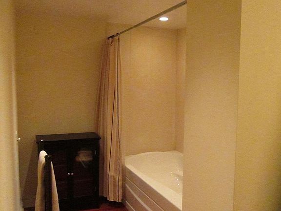 Shower/Tub