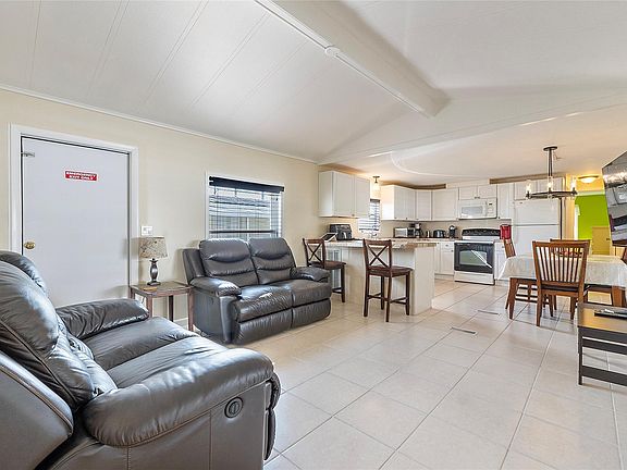 4th image of 5311 SW 25th Avenue