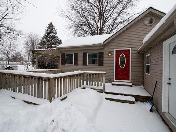 4th image of 605 W Ionia Ave