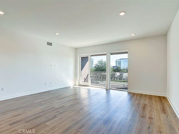 5th image of 4407 Rivington