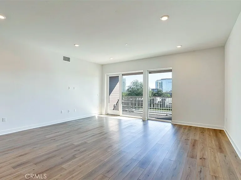4407 Rivington — Photo 5