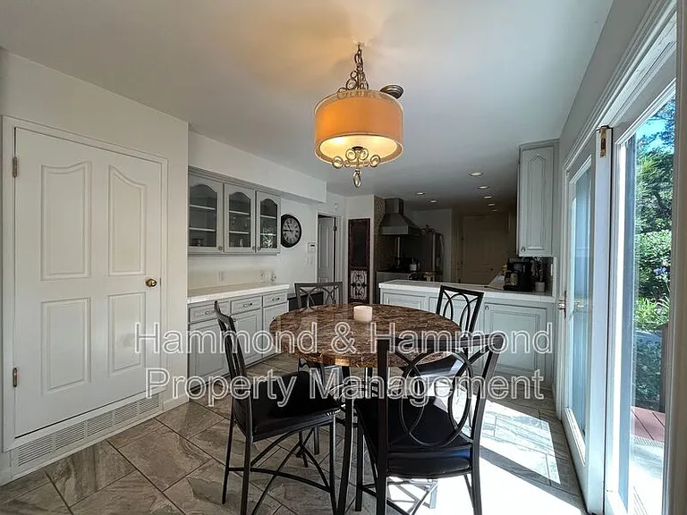 8422 Fable Ave — Photo 17