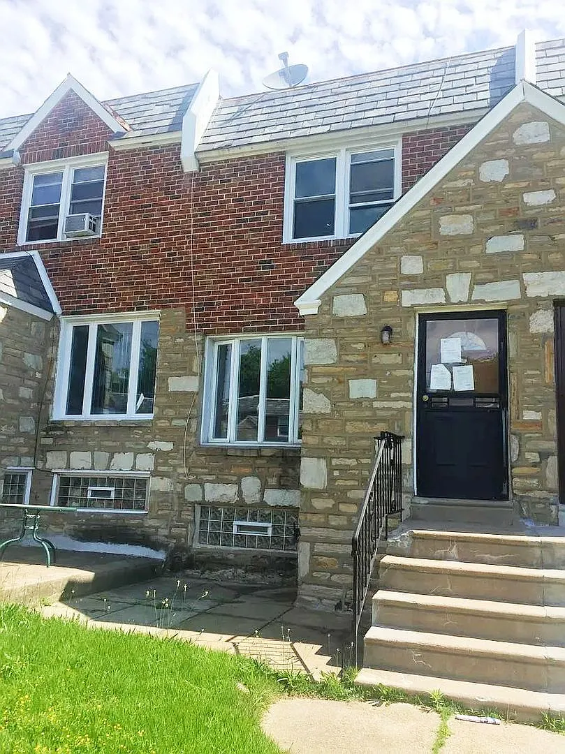 Building Photo - 351 E Claremont Rd
