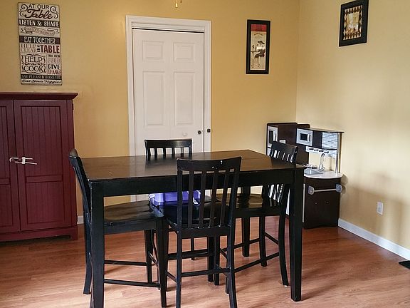 3rd image of 1403 Melody Ln
