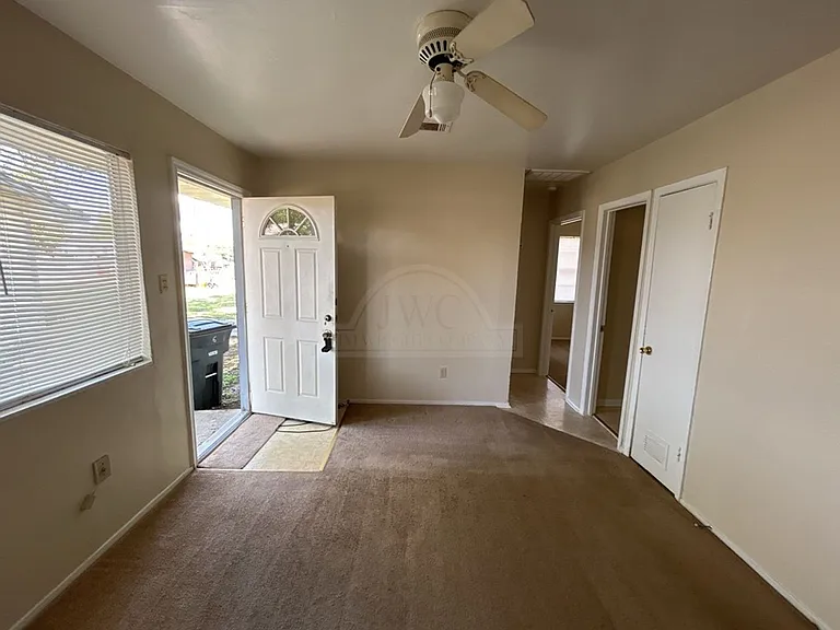 1406 Bundrant Dr — Photo 4