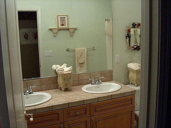 Guest bath Rm