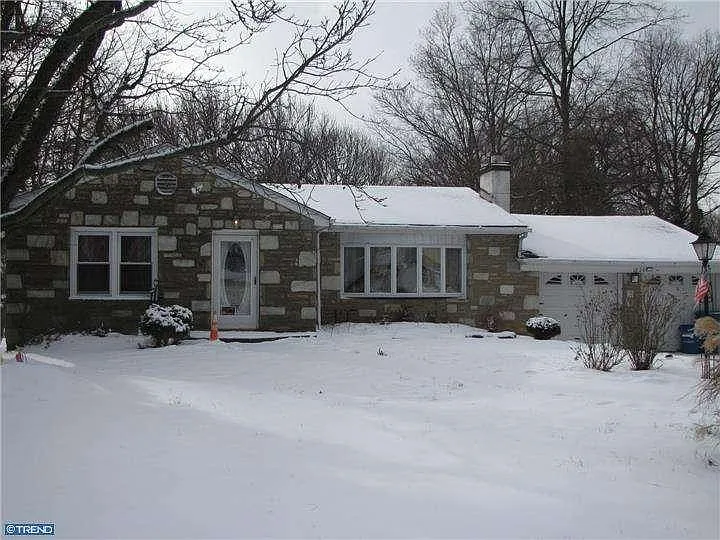 1520 Woodbine Ave photo 1