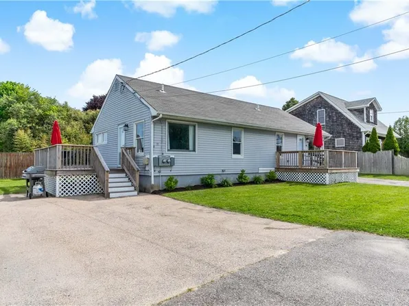 9-11 Durkin Dr, Narragansett, RI 02882