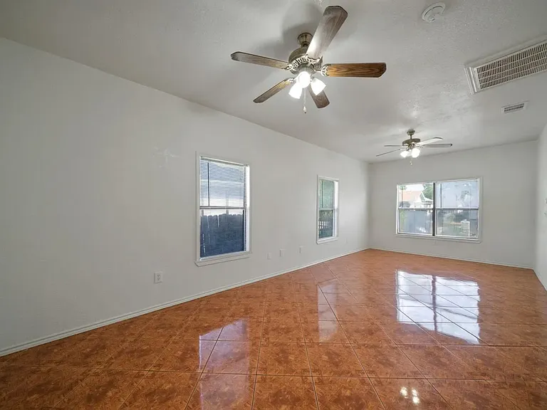 322 Matthews Ave #A — Photo 7