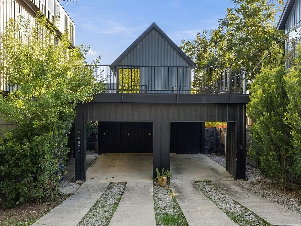 2205 Curtis Ave #2