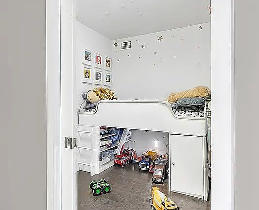 5th image of 50 Riverside Blvd APT 14H