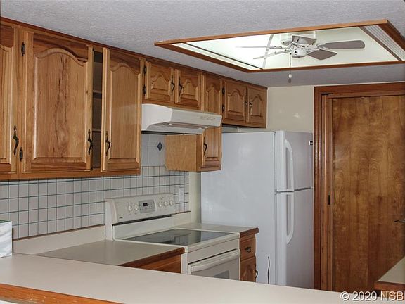 5th image of 472 Shorewood Ln