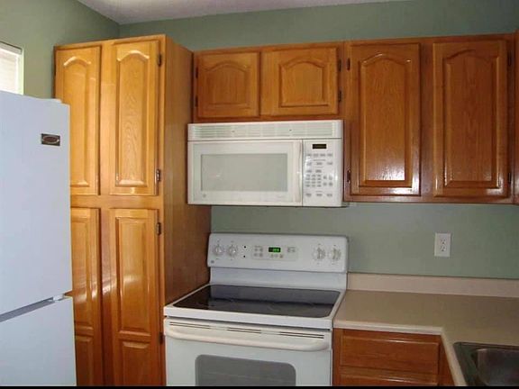 2nd image of 5722 Kilbury Ln #122E