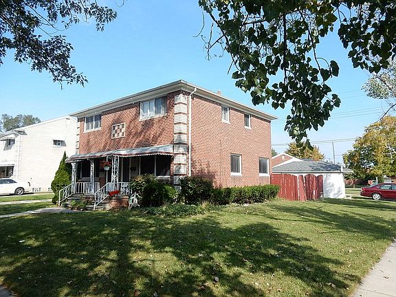 2nd image of 26050 Pinehurst St