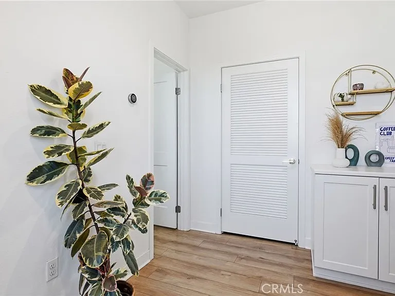 2560 Valentina Way — Photo 34