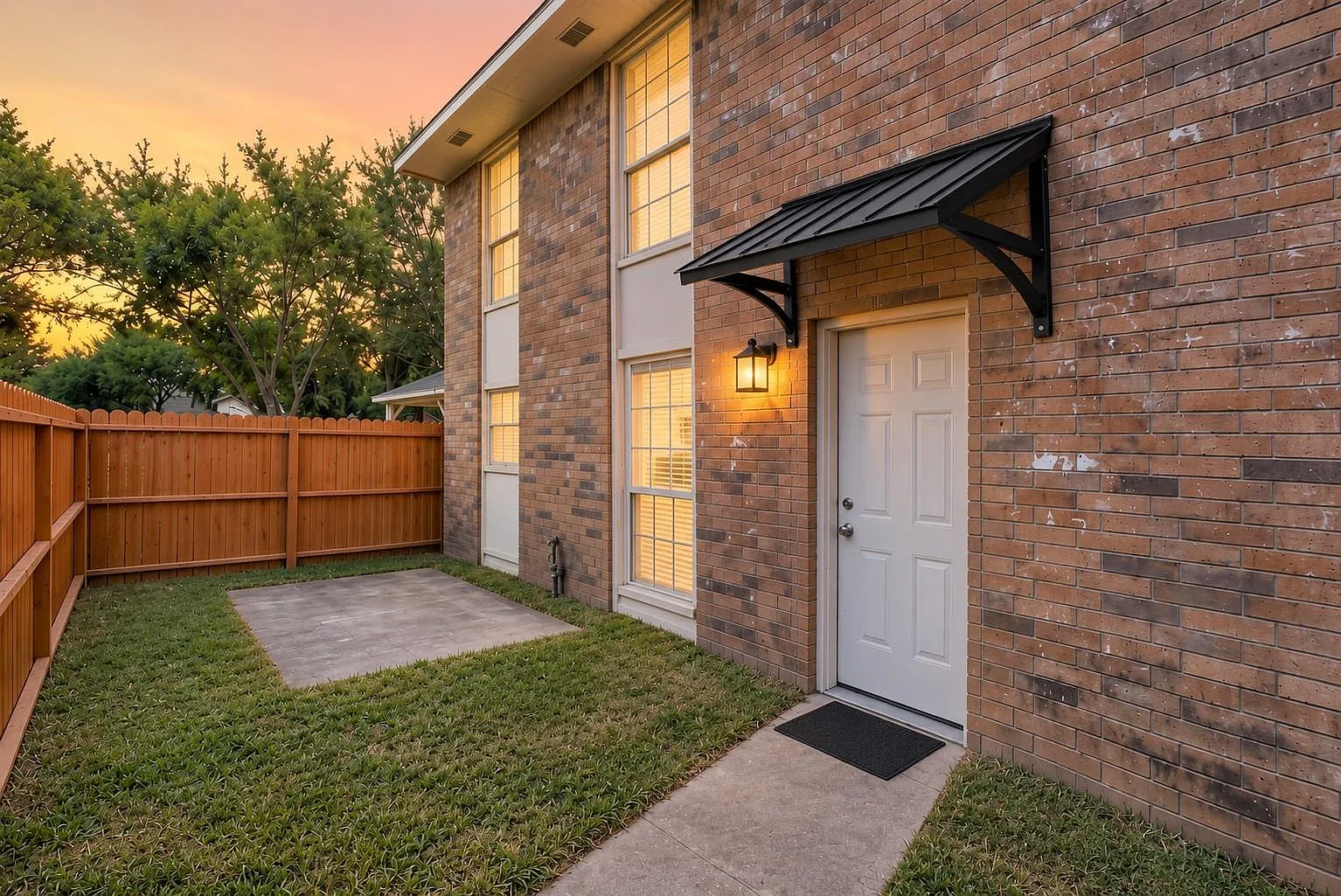 2 bed, 1.5 bath, 1300 sqft, $1,700 — Photo 1