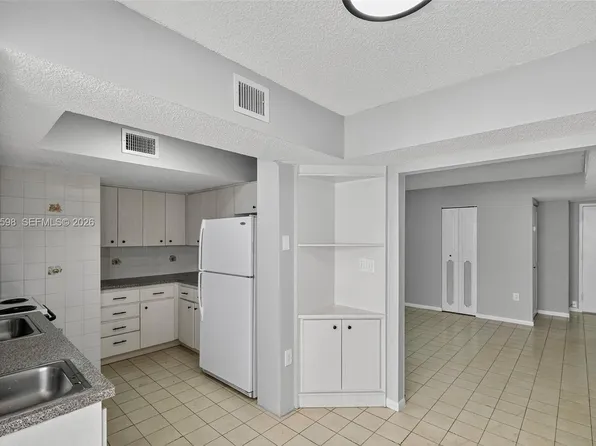 2924 Collins Ave APT 501, Miami Beach, FL 33140