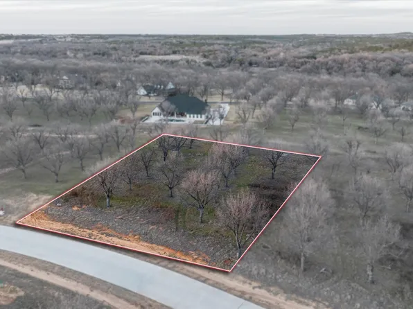 2160 E Landings N, Granbury, TX 76049