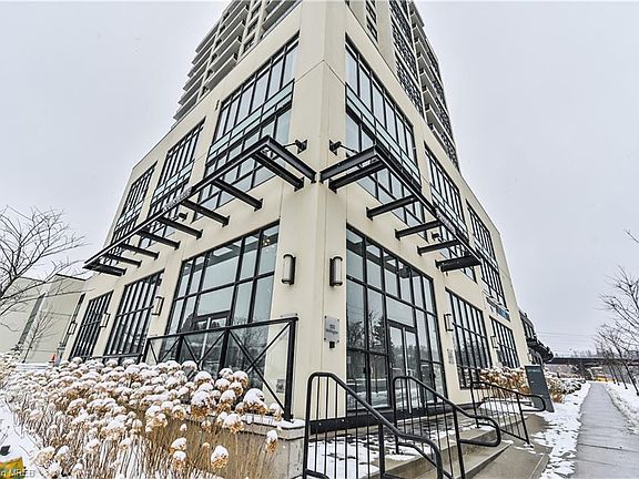 3rd image of 150 Wellington St E #610